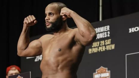 Fox Is Reportedly Pushing For A Former UFC Champion To Join The SMACKDOWN LIVE Announce Team
