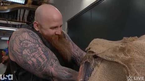 Erick Rowan Finally Reveals What He's Been Carrying Around In That Cage On RAW