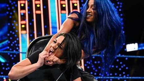 Sasha Banks Forces Bayley To Sign The HELL IN A CELL Match Contract On SMACKDOWN