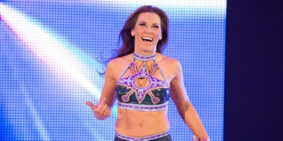 Mickie James Challenges Trish Stratus To A Match At The Upcoming EVOLUTION PPV