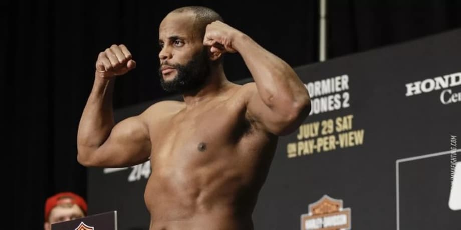 Fox Is Reportedly Pushing For A Former UFC Champion To Join The SMACKDOWN LIVE Announce Team