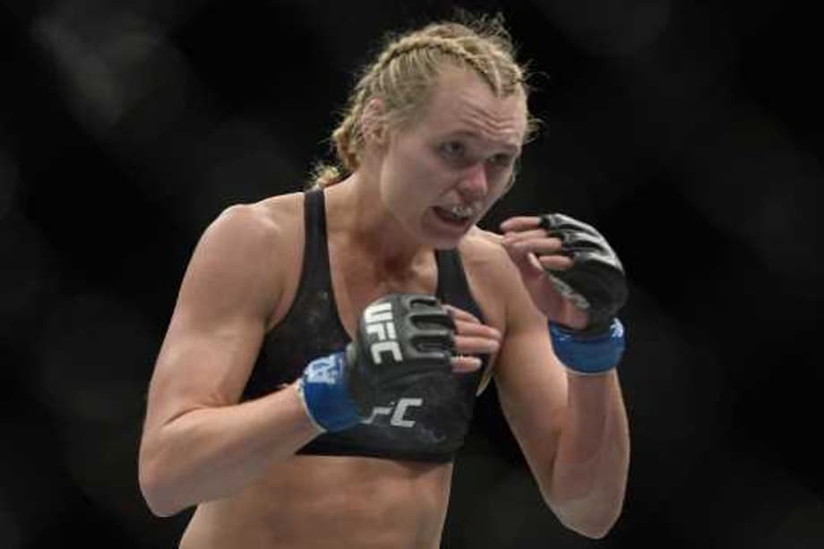 Footage Of A UFC 247 Judge Not Paying Attention To The Andrea Lee vs. Lauren Murphy Fight Surfaces
