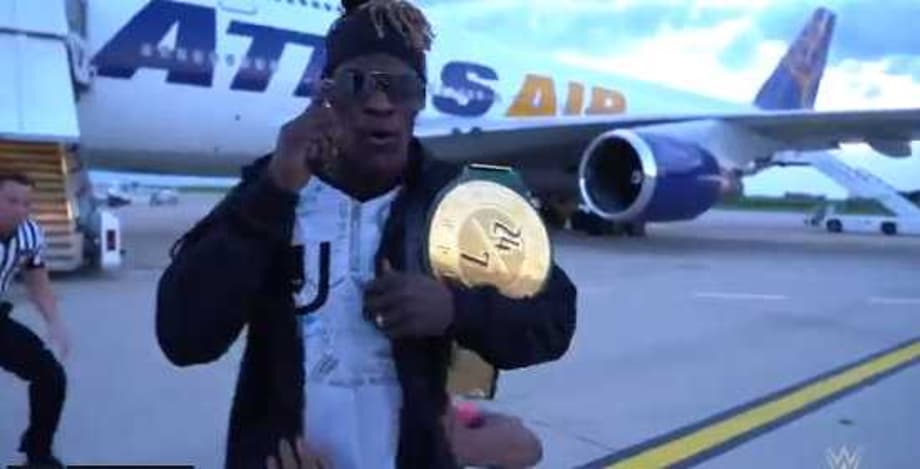 Jinder Mahal Is Once Again The WWE 24/7 Champion After Pinning R-Truth On The Airport Tarmac