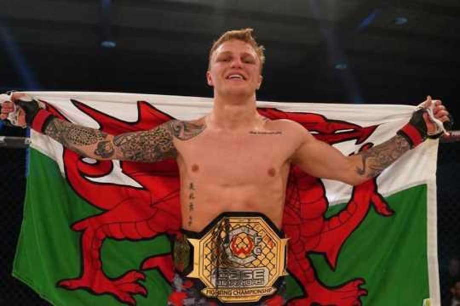 Mason Jones Wins The Lightweight Championship At CAGE WARRIORS 113