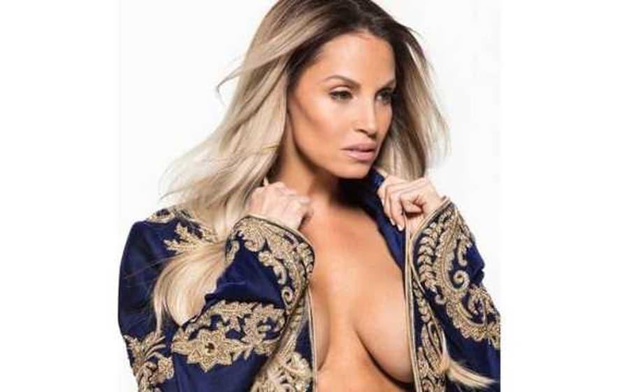 Trish Stratus Takes To Twitter To Tease Her Upcoming Match Against Alexa Bliss At EVOLUTION