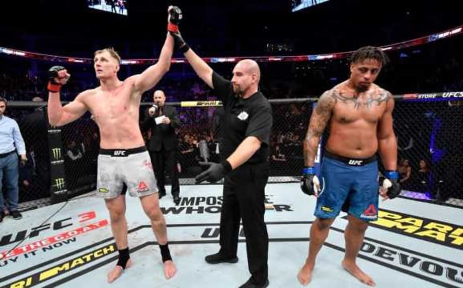 UFC MOSCOW: Greg Hardy Injures Hand In Unanimous Decision Loss To Alexander Volkov