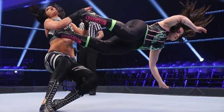 Video Shows That Superstars Stopped Wrestling During SMACKDOWN's Commercial Breaks Last Night