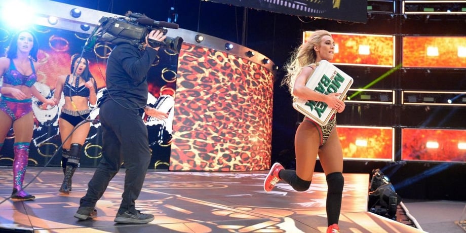 Carmella Cashed In Her MITB Briefcase To Become Women's Champion On SMACKDOWN...With A Surprise Assist