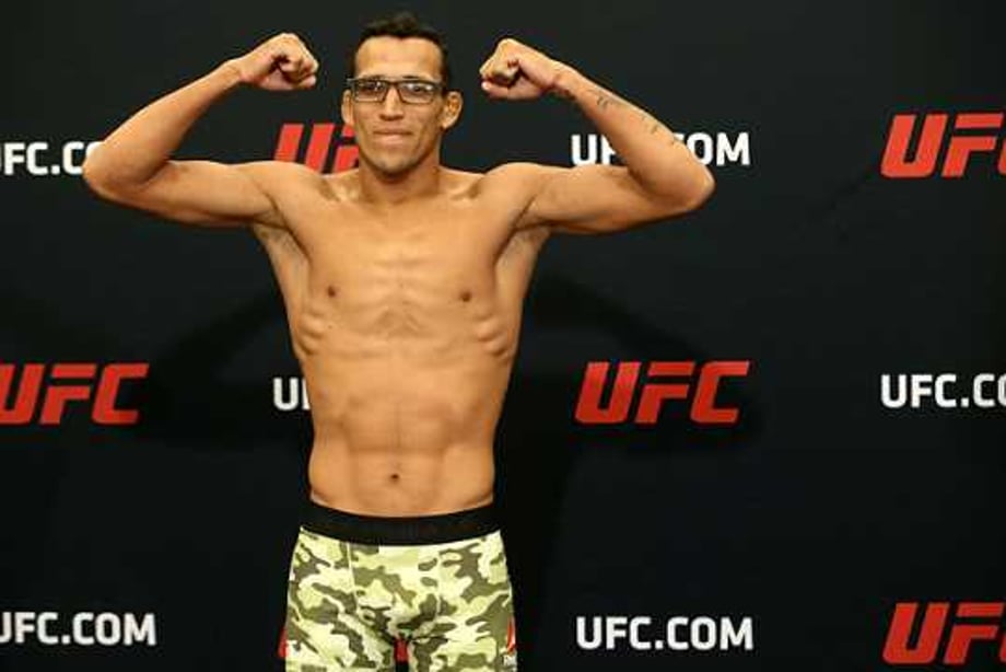 Charles Oliveira Reveals That He Suffered A Shoulder Injury Before His Fight Against Kevin Lee